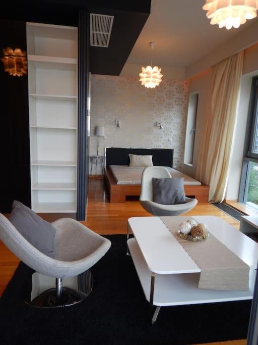 Imádnivaló medencés hotellakás szaunával. Budapeste Exterior foto